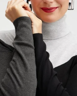 ECOVERO Colorblock Turtleneck Sweater