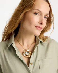 Green Gold Short Pendant Necklace