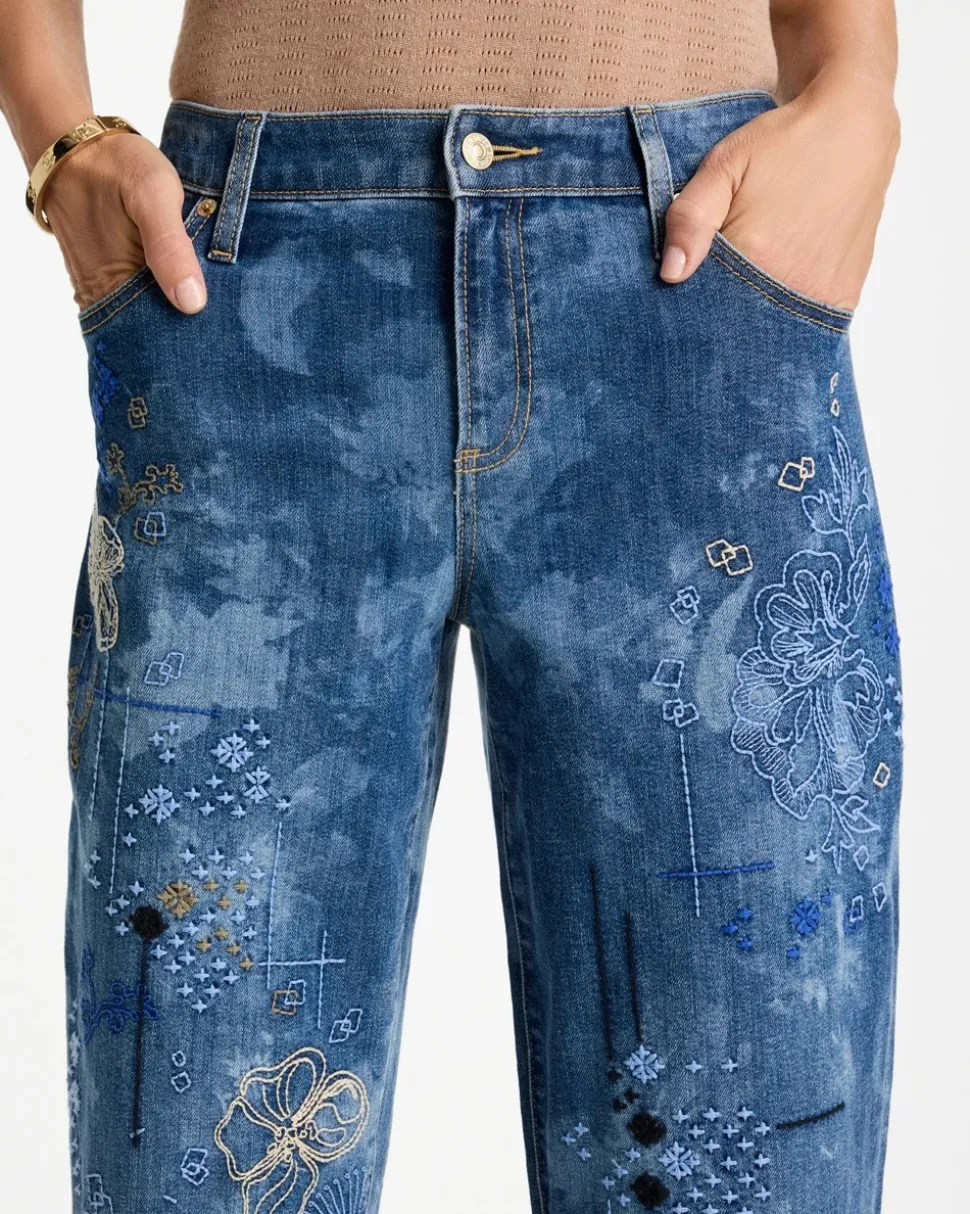 Relaxed Embroidered Boyfriend Jean
